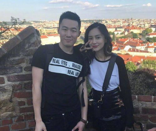 baby裸粉色高叉裙秀美腿,深v美胸好有料,被同场吴谨言莫名狂cue