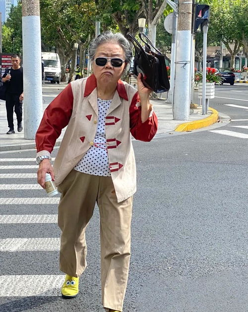 夏日炎炎,老年人如何穿好看瞧上海街头的老年穿搭,太精致