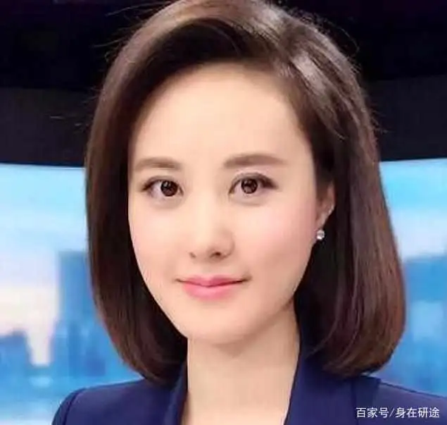 她是重庆高考状元,央视10大美女主播之一,近40岁仍单身