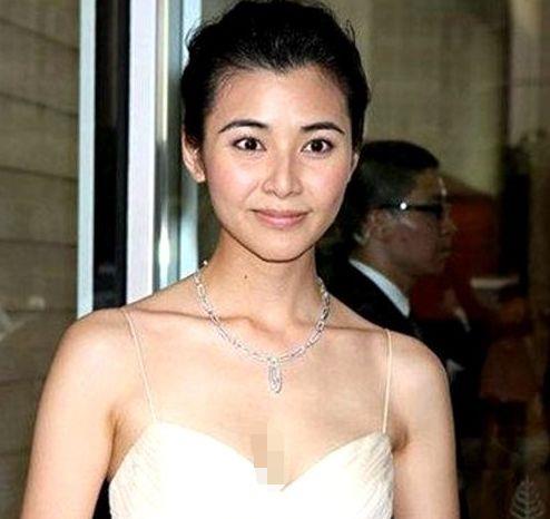 17岁出道被相恋4年男友甩,40岁嫁给郑伊健,今被丈夫宠成公主