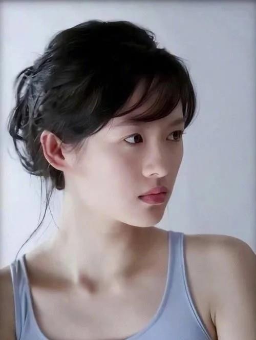 17岁的章子怡有多撩人和如今做对比,果然是天生丽质难自弃