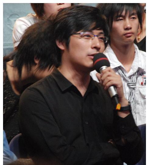 45岁的李湘官宣离婚,回顾她的历届男友,真是一个比一个渣
