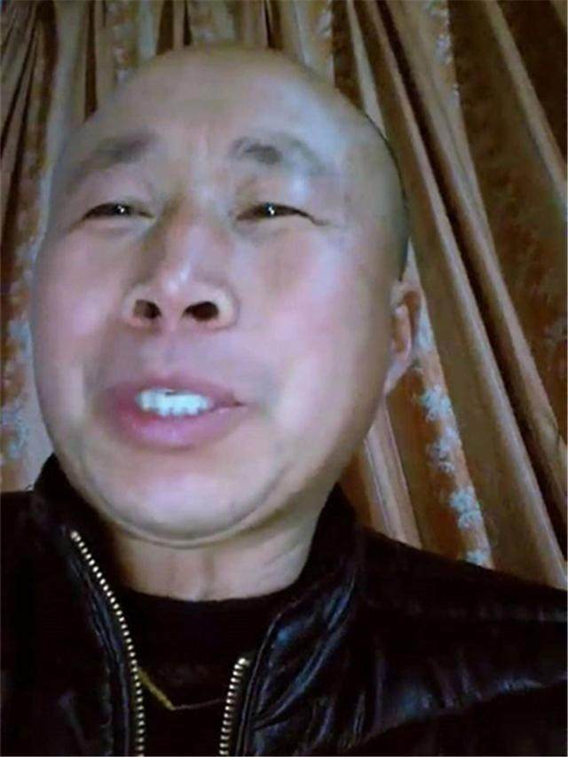中年大叔凭两根长鼻毛成为网红,替人录表白视频,月入过万