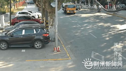 胆大包天这个小偷竟然雇拖车帮忙偷汽车