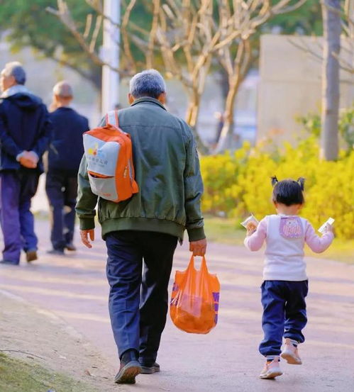 我发现,帮子女带娃的老人,都有以下5个共性,值得儿女们深思