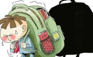 怎样看待小学校园门口家长为孩子背书包现象