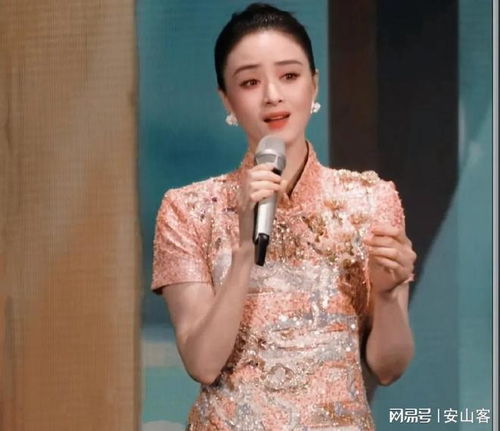春晚镜头下的中年女艺人,刘涛牙真白,王菲太素了,李宇春真嫩