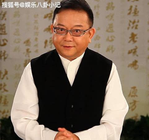 71岁王刚一家三口,三婚老婆比女儿年轻漂亮,小儿子与外孙同岁