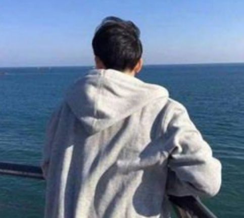 老婆突然化妆打扮自己,原来她喜欢上了一个老男人,我该何去何从